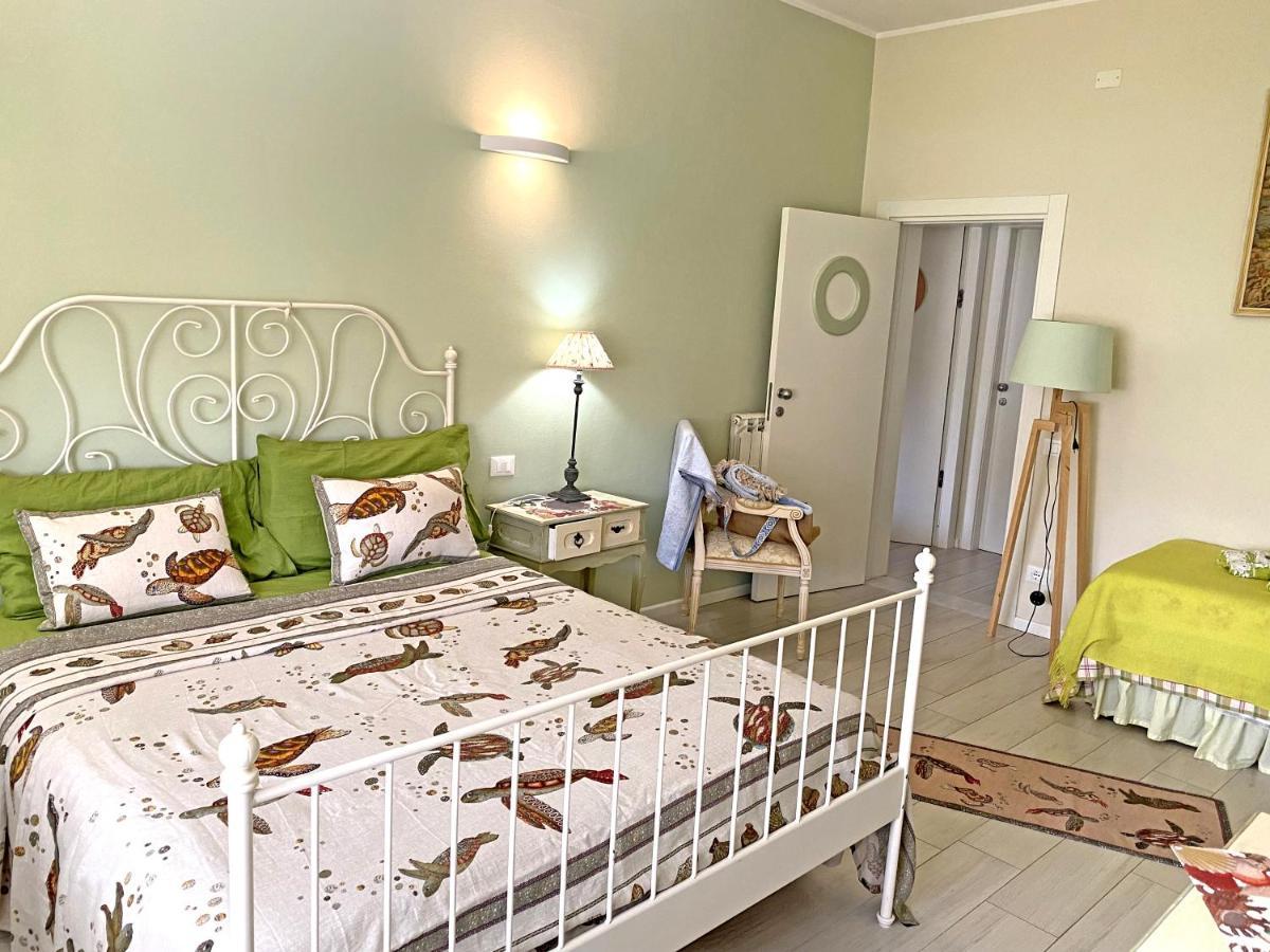B&B Due Passi Dal Mare Cinquale Ngoại thất bức ảnh