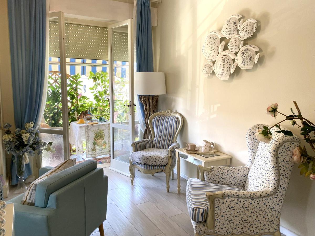 B&B Due Passi Dal Mare Cinquale Ngoại thất bức ảnh