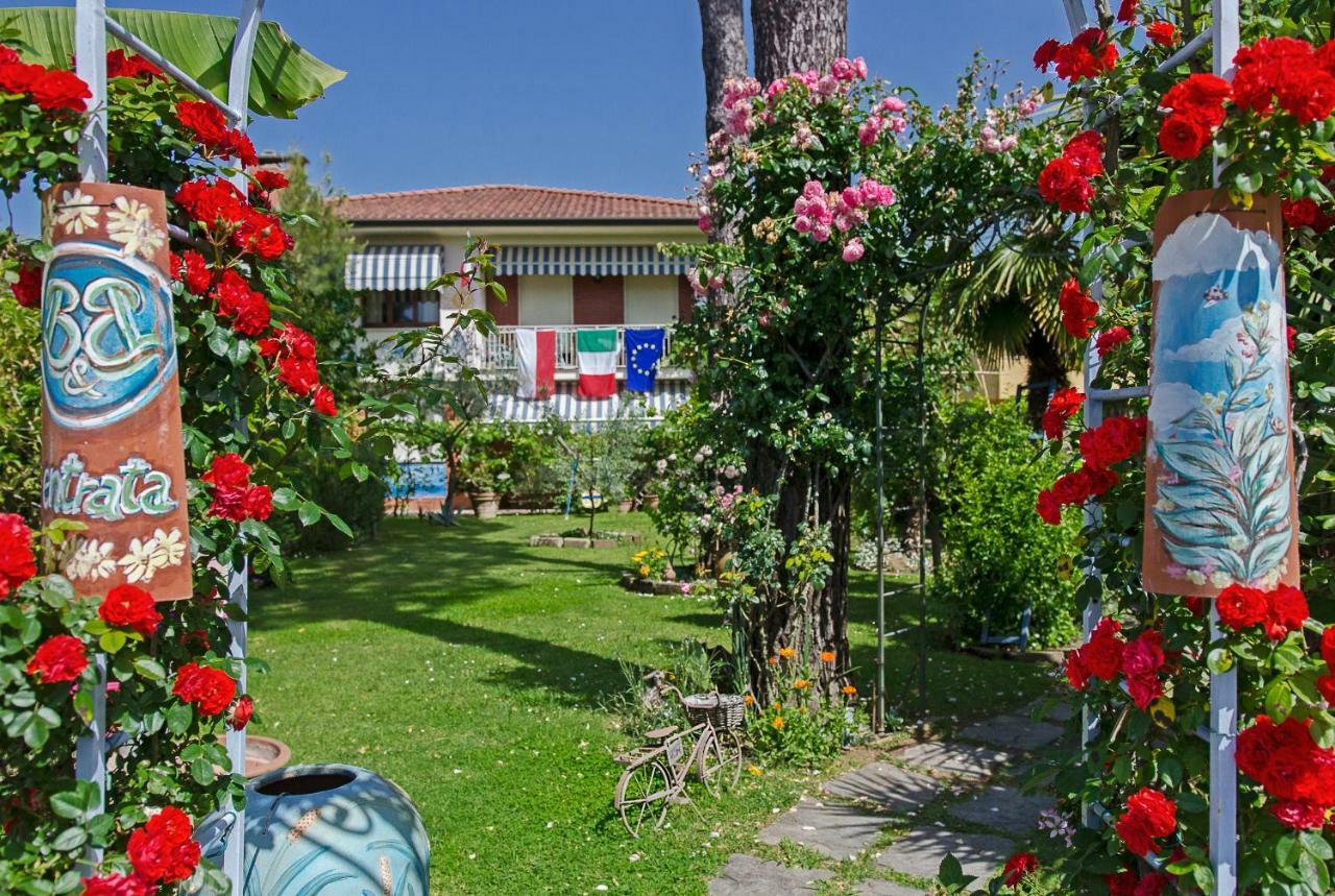 B&B Due Passi Dal Mare Cinquale Ngoại thất bức ảnh