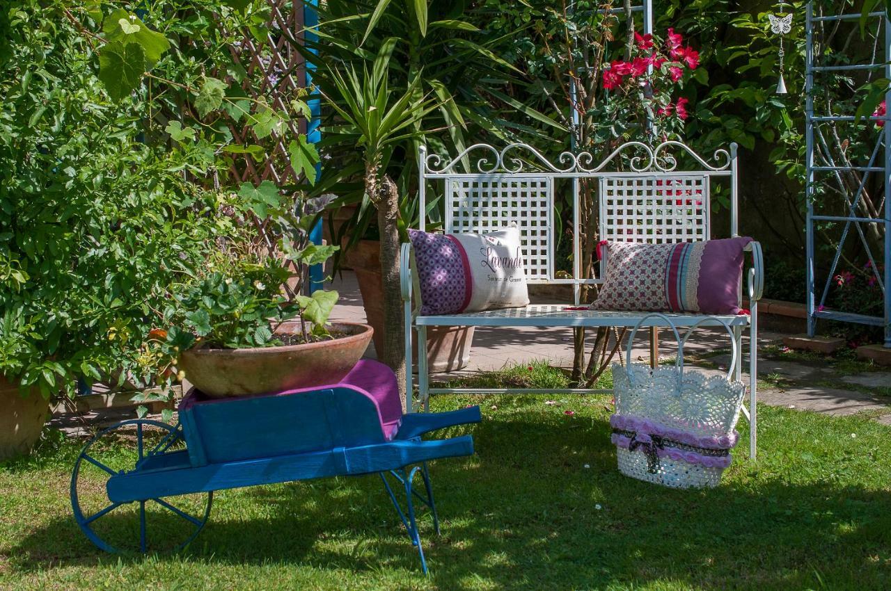 B&B Due Passi Dal Mare Cinquale Ngoại thất bức ảnh