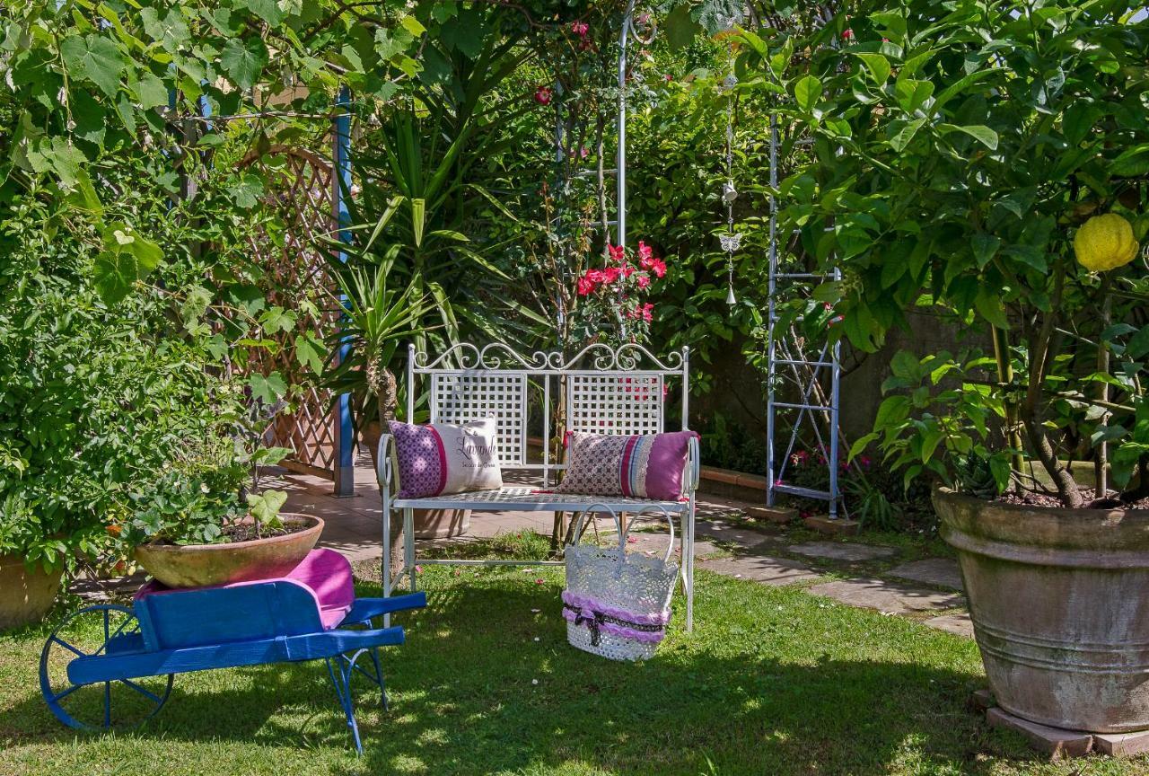 B&B Due Passi Dal Mare Cinquale Ngoại thất bức ảnh