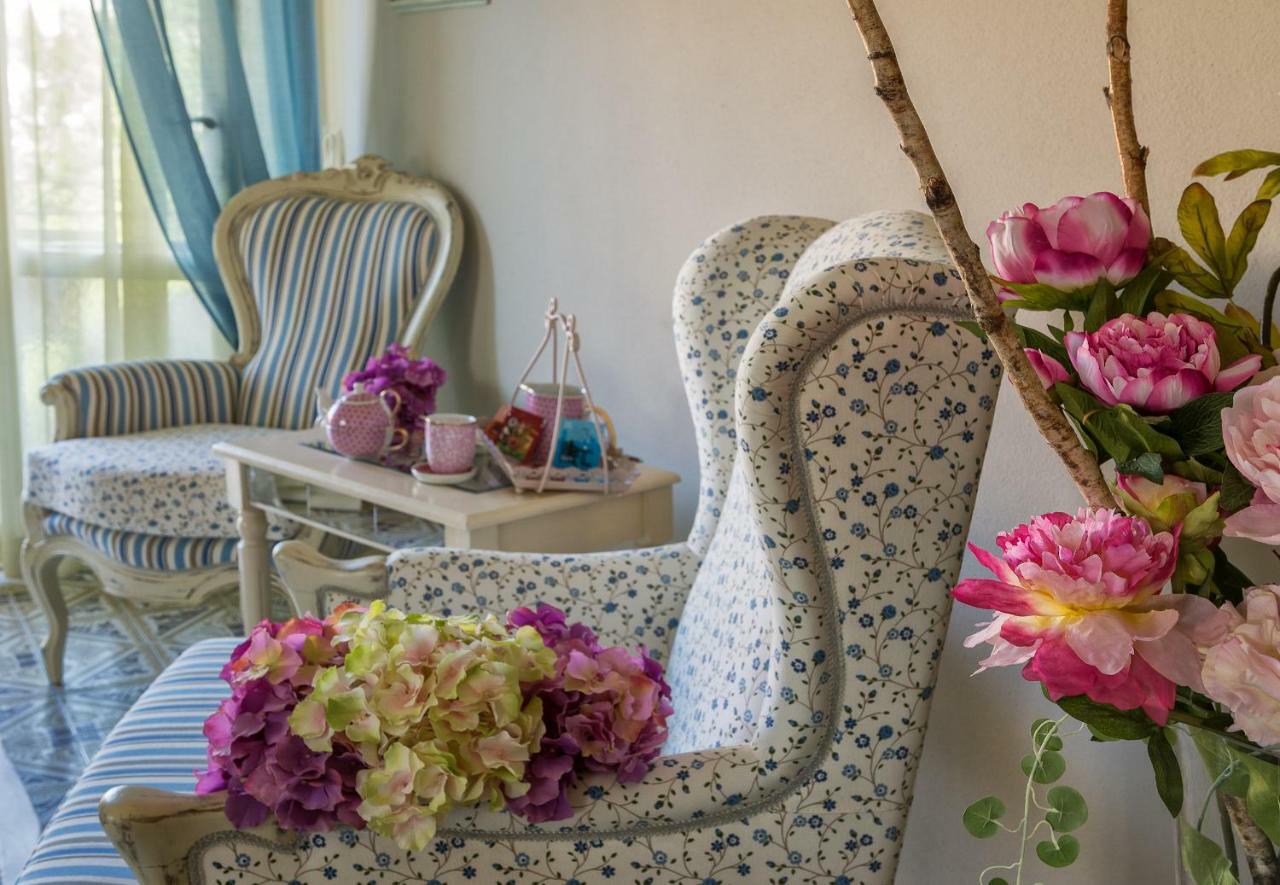 B&B Due Passi Dal Mare Cinquale Ngoại thất bức ảnh