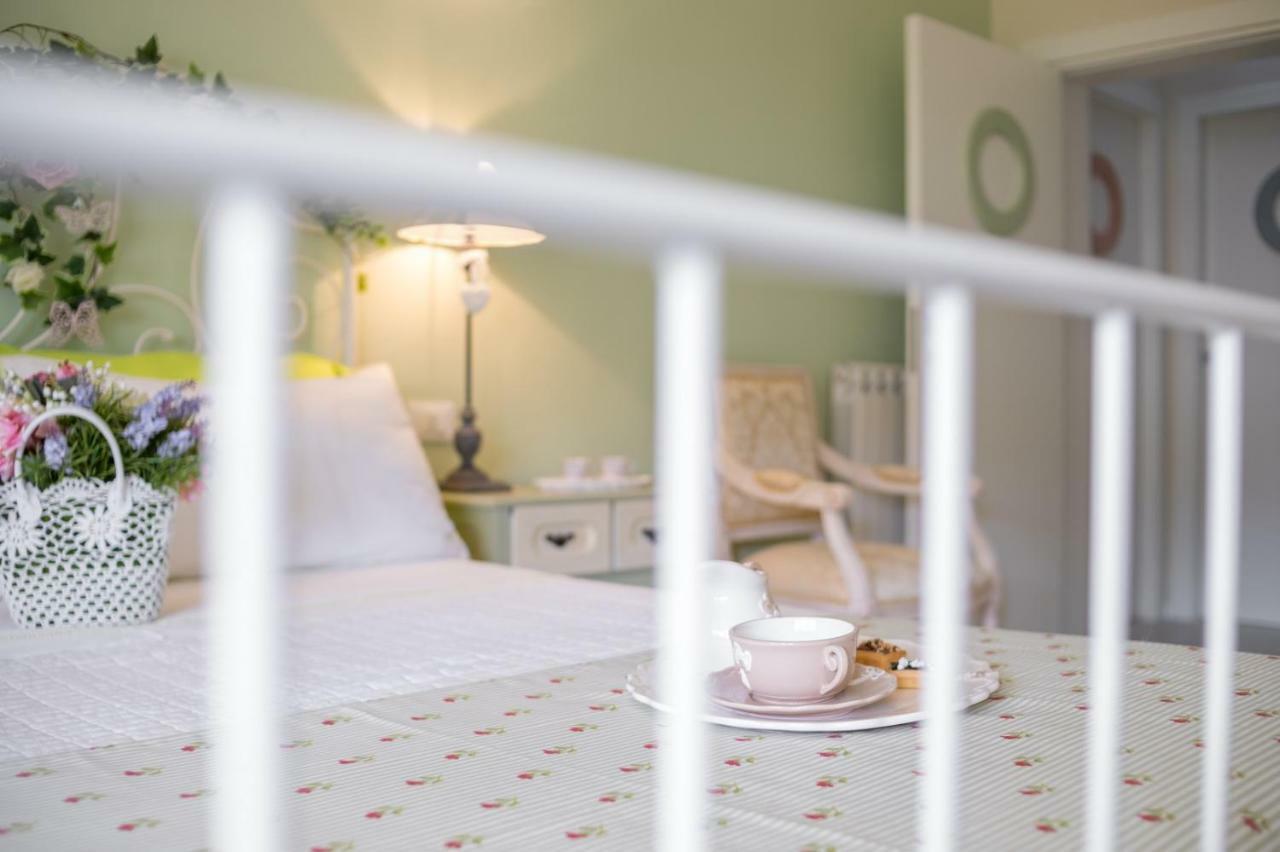 B&B Due Passi Dal Mare Cinquale Ngoại thất bức ảnh